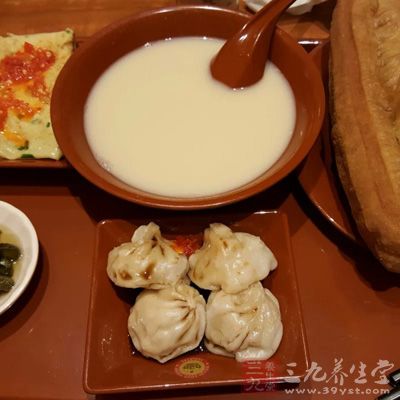 絕大部分家庭在早餐桌上都會備上豆漿 絕大部分家庭在早餐桌上都會備上豆漿