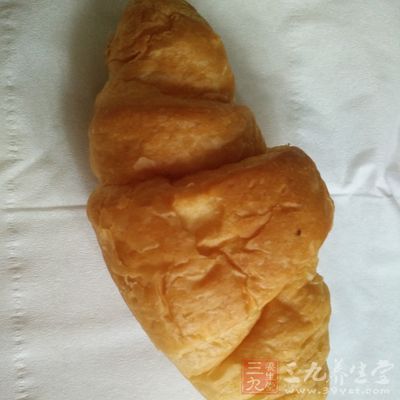 在早上吃全麥面包或者是一些粗糧面包