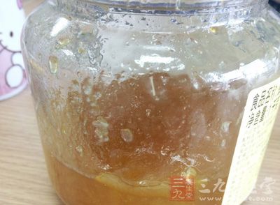 很多水果類罐頭都添加了大量的糖,這是為了增加口感 很多水果類罐頭都添加了大量的糖,這是為了增加口感