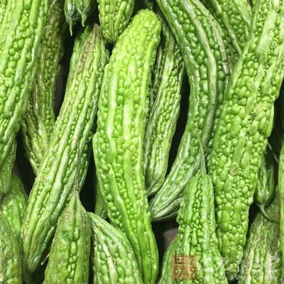苦瓜維生素C含量居瓜類蔬菜之首,且糖和脂肪的含量都非常低 苦瓜維生素C含量居瓜類蔬菜之首,且糖和脂肪的含量都非常低