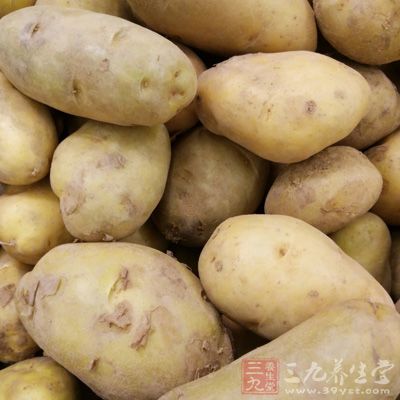 除了土豆芽不能吃，土豆的皮也是不可以吃的