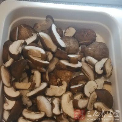 如果香菇浸泡太久的話，香菇中的營養就會被洗沒了