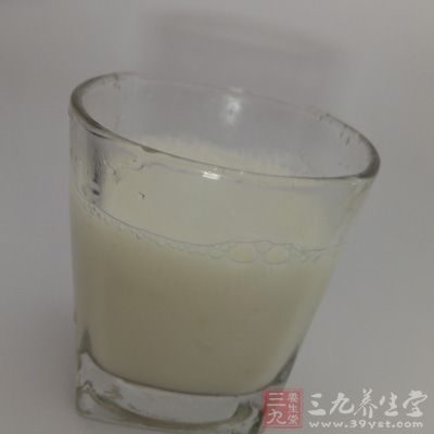 牛奶250毫升,燕麥25克 牛奶250毫升,燕麥25克