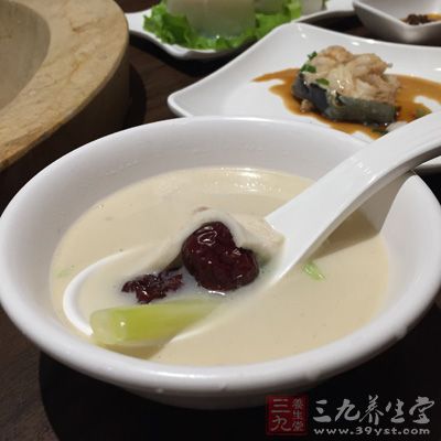 喝湯的速度千萬不能快，要細細品嘗才好