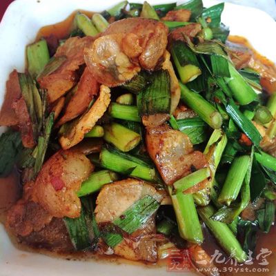 食剩的熟菜不可在高溫下存放長時間後再食用