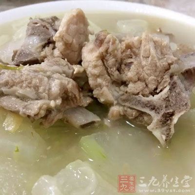 食堂一直都在炖著排骨