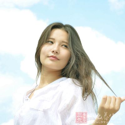 主要表現在容顏和烏發兩個方面 主要表現在容顏和烏發兩個方面