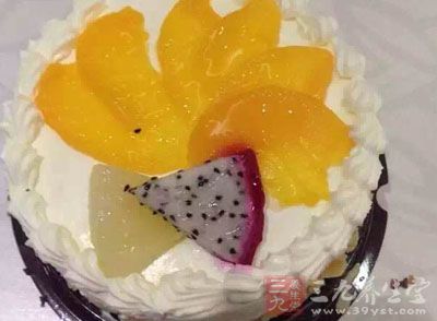 很多蛋糕店使用反式脂肪酸添加在蛋糕 水果蛋糕20150916liushuang14