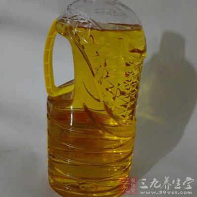 茶油能夠給肌膚補充水分，而且有神奇的保濕功效