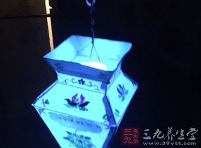 完顏夢婕回憶栗園花燈的事情