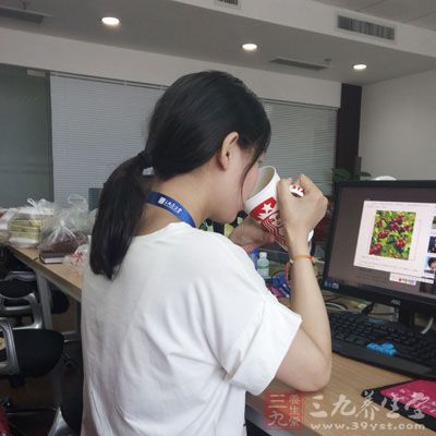 平時一定要多喝水,多排尿 平時一定要多喝水,多排尿