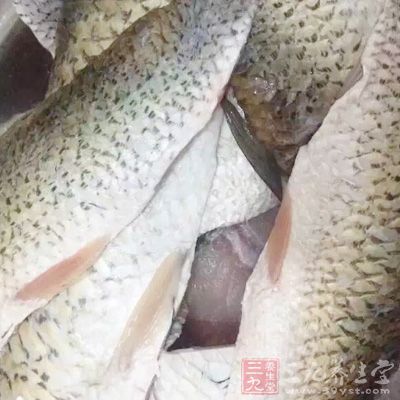 魚腹中黑膜學名是“腹膜髒層”