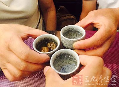 不吃酒類及刺激性食物 不吃酒類及刺激性食物
