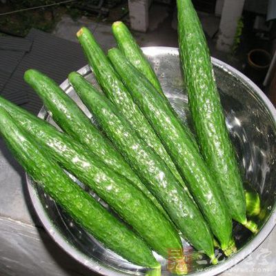 黃瓜肉質脆嫩，是難得的排毒養顏食品
