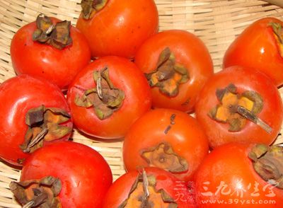 甜柿子可以直接生吃,不過生柿子通常很澀 甜柿子可以直接生吃,不過生柿子通常很澀
