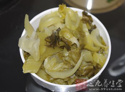 酸菜中所含的乳酸是一種有機酸，能夠直接被人體所吸收