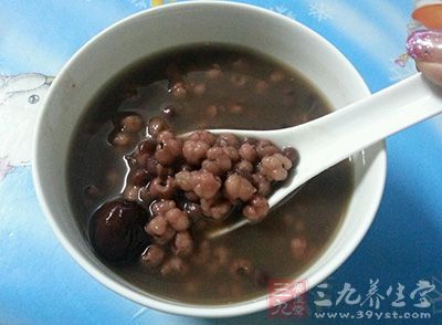 經期女性避免食用紅豆薏米粥 經期女性避免食用紅豆薏米粥
