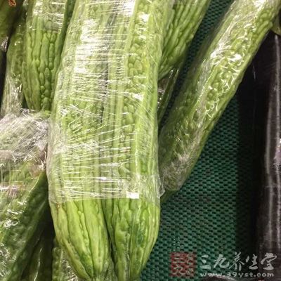 苦瓜、蓮子心、竹葉、連翹等等都可以助我們降心火 苦瓜、蓮子心、竹葉、連翹等等都可以助我們降心火