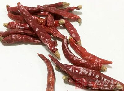 甲亢患者對於辣椒、油餅、油炸蠶豆等這些刺激辛辣的食物應該避免 甲亢患者對於辣椒、油餅、油炸蠶豆等這些刺激辛辣的食物應該避免