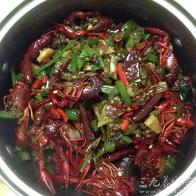 禁忌辛辣食物:辣子、生蔥、生蒜 禁忌辛辣食物:辣子、生蔥、生蒜