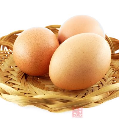 雞蛋5個,枸杞、花生米、瘦豬肉各30克 雞蛋5個,枸杞、花生米、瘦豬肉各30克