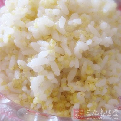 膳食纖維對調節食物體積、清理人體內的廢物、控制血糖和血脂等都十分重要 膳食纖維對調節食物體積、清理人體內的廢物、控制血糖和血脂等都十分重要