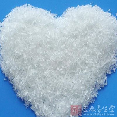 吃過多味精不僅會會導致頭痛和胸悶，而且會嚴重影響大腦健康