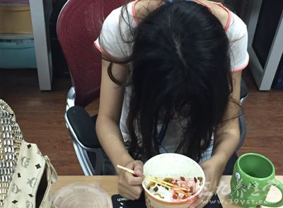 吃飯太晚竟會致癌