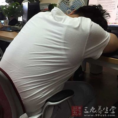 吃飯太晚會影響睡眠