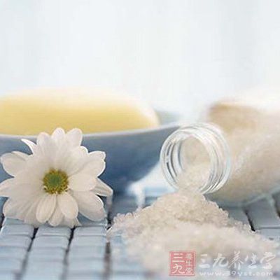 就連大眾認為不含鹽的面餅和蔬菜包中也是加入鹽的 就連大眾認為不含鹽的面餅和蔬菜包中也是加入鹽的