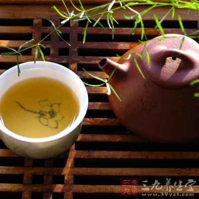 飯前飲茶會沖淡唾液