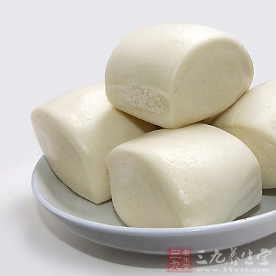 饅頭、點心等先裝入食品袋再放進冷藏室,但袋口別系死 饅頭、點心等先裝入食品袋再放進冷藏室,但袋口別系死