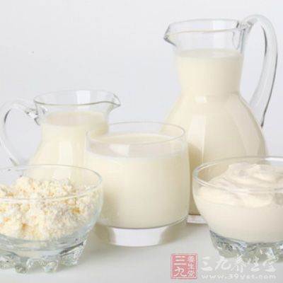 乳制品營養豐富,家裡要多備些牛奶、酸奶或奶酪等 乳制品營養豐富,家裡要多備些牛奶、酸奶或奶酪等