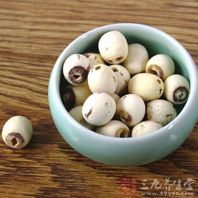 轉用文火煮酥後，放入蓮子