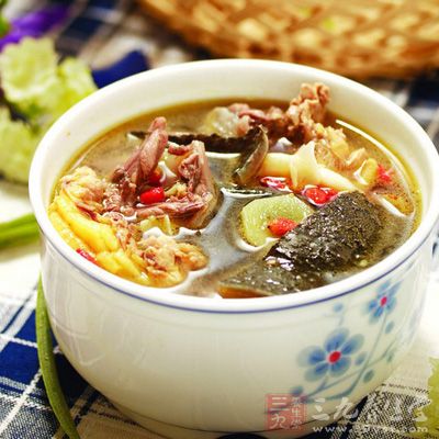 對熱毒損陰嚴重或晚期病人、胃腸功能差者,以清炖為宜。 對熱毒損陰嚴重或晚期病人、胃腸功能差者,以清炖為宜。
