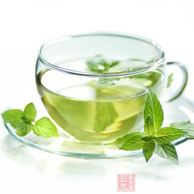 選擇綠茶粉，把10克的綠茶粉放到200克酸奶中攪拌均勻後即可食用