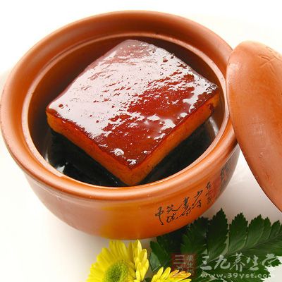 油膩食物含有大量的熱量,不易於消化,還能阻擋營養的吸收 油膩食物含有大量的熱量,不易於消化,還能阻擋營養的吸收