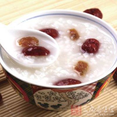 菊花對現代人的高血脂、高血壓、亞健康等慢性疾病,都有很好的調理作用 菊花對現代人的高血脂、高血壓、亞健康等慢性疾病,都有很好的調理作用