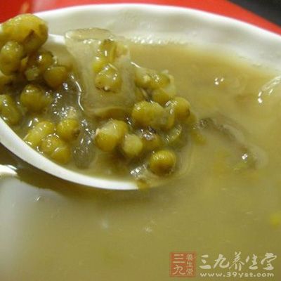 綠豆湯不宜喝冰鎮的,否則會影響脾胃 綠豆湯不宜喝冰鎮的,否則會影響脾胃