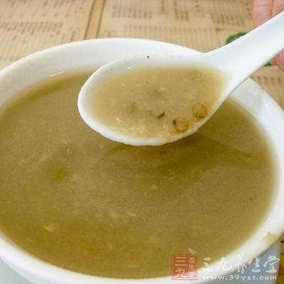 綠豆提前一天晚上用清水泡上,第二天就開花了 綠豆提前一天晚上用清水泡上,第二天就開花了