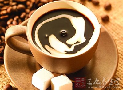 月經前和經期喝咖啡會會使乳房脹痛