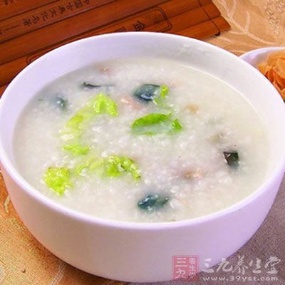 我們在喝燙的湯的時候會使我們的食管燙傷，從而引起發炎，給我們的生活帶來不舒服
