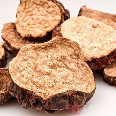 肉苁蓉片可以直接用來泡酒也可以炖湯或者泡水食用,一般肉苁蓉鮮干片要比新鮮的肉苁蓉口感更好一些 肉苁蓉片可以直接用來泡酒也可以炖湯或者泡水食用,一般肉苁蓉鮮干片要比新鮮的肉苁蓉口感更好一些
