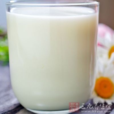 牛奶中含有豐富的營養元素