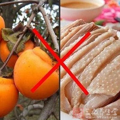 柿子與鵝肉同時食用會食物中毒，嚴重時會導致人體死亡