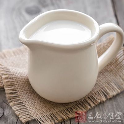 牛奶維生素AD鮮牛奶250毫升、白糖5克火腿腸火腿腸50克 牛奶維生素AD鮮牛奶250毫升、白糖5克火腿腸火腿腸50克