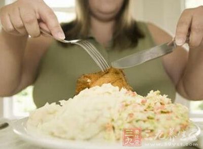 攝入熱量過剩，會轉化成脂肪堆積，使人發胖