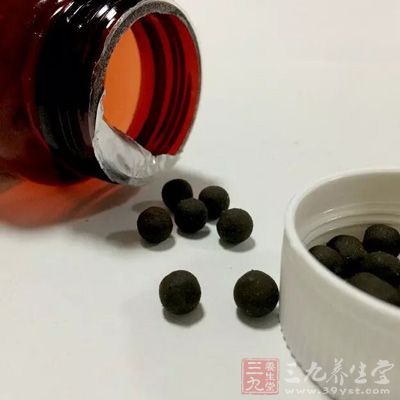 在服藥前後各1、2小時內最好不要喝牛奶