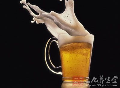 保護血管:適量喝啤酒的高血壓男性患者,其致死性和非致死性心髒病發作的風險都有所減低 保護血管:適量喝啤酒的高血壓男性患者,其致死性和非致死性心髒病發作的風險都有所減低