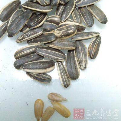 裸露在室外或密封不好的瓜子 裸露在室外或密封不好的瓜子